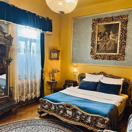 Classic Love Story In Old Cluj I Eksteriør billede