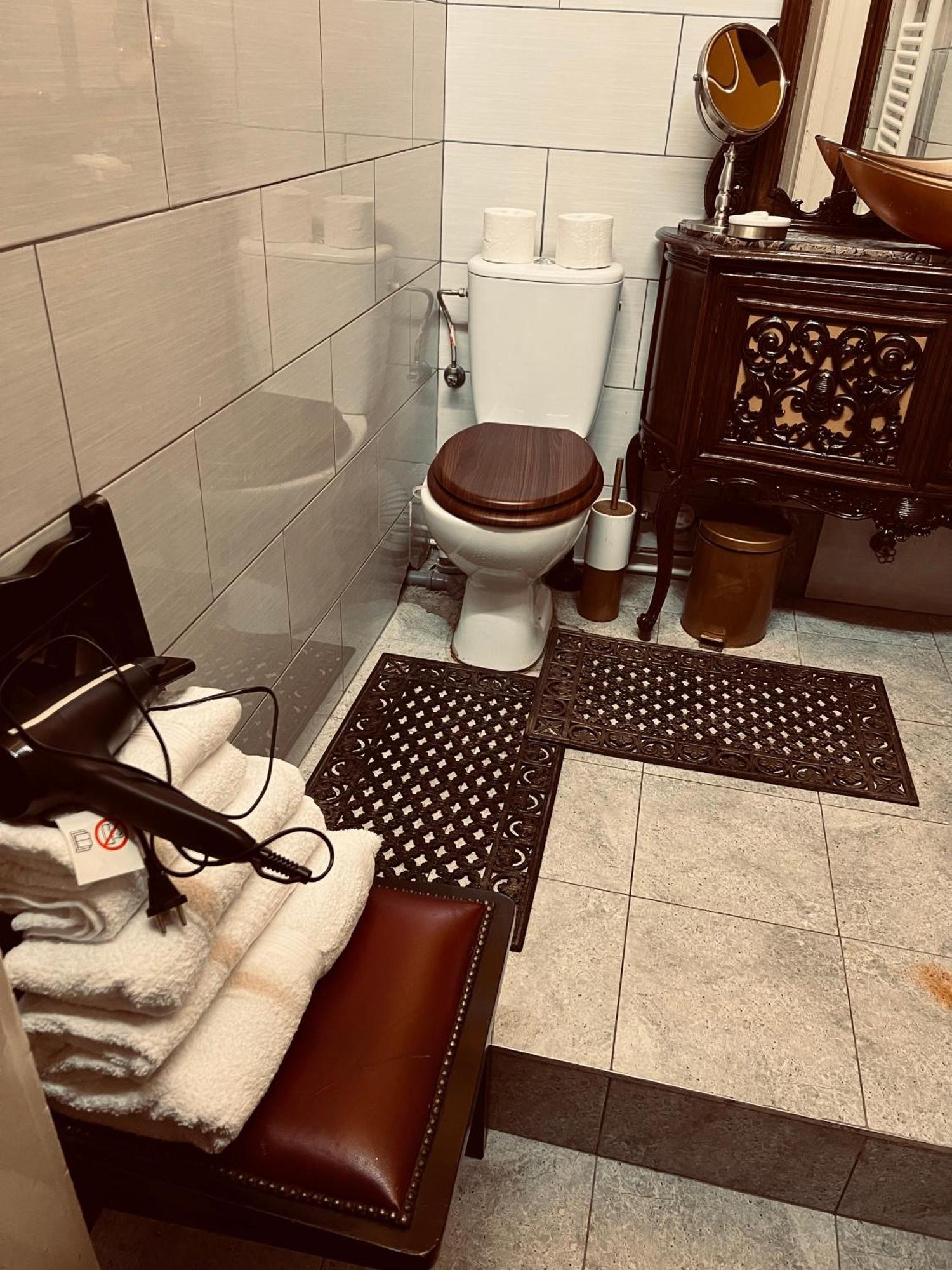 Classic Love Story In Old Cluj I Eksteriør billede