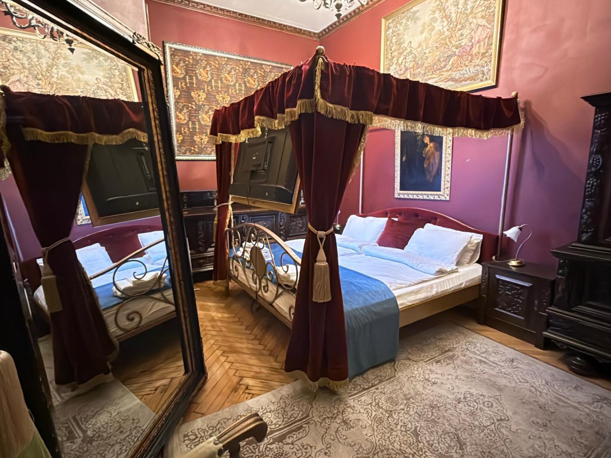 Classic Love Story In Old Cluj I Eksteriør billede