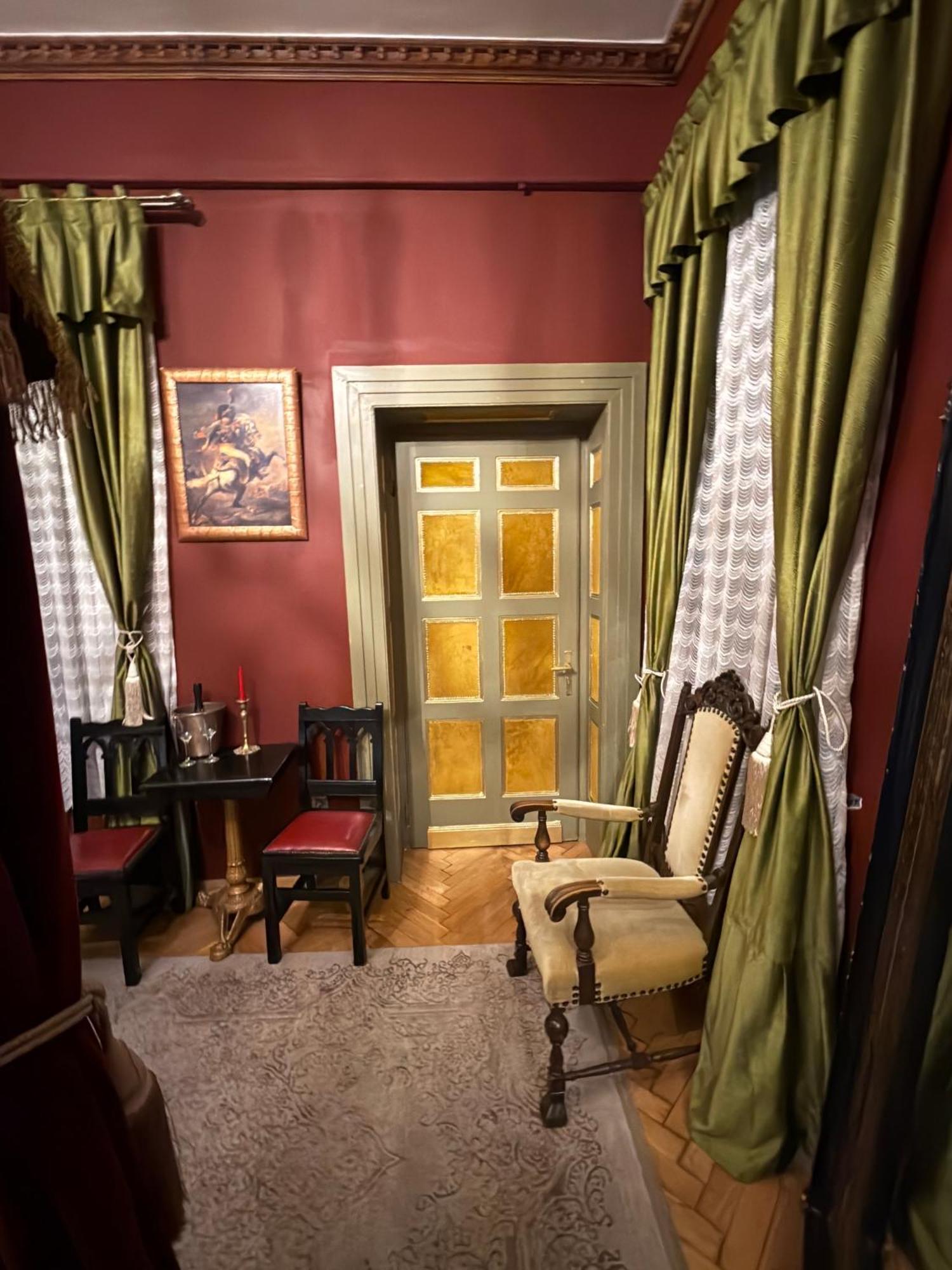 Classic Love Story In Old Cluj I Eksteriør billede